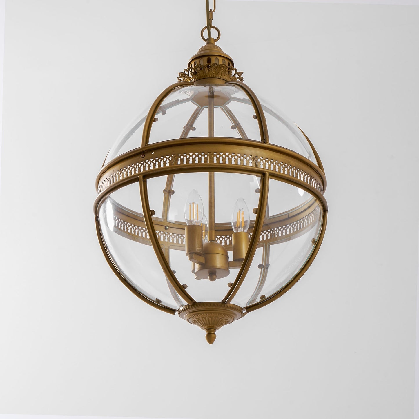 Barok Hanglamp met Glazen Kappen en Gouden Afwerking – Luxe Design Kroonluchter 3-Lichts