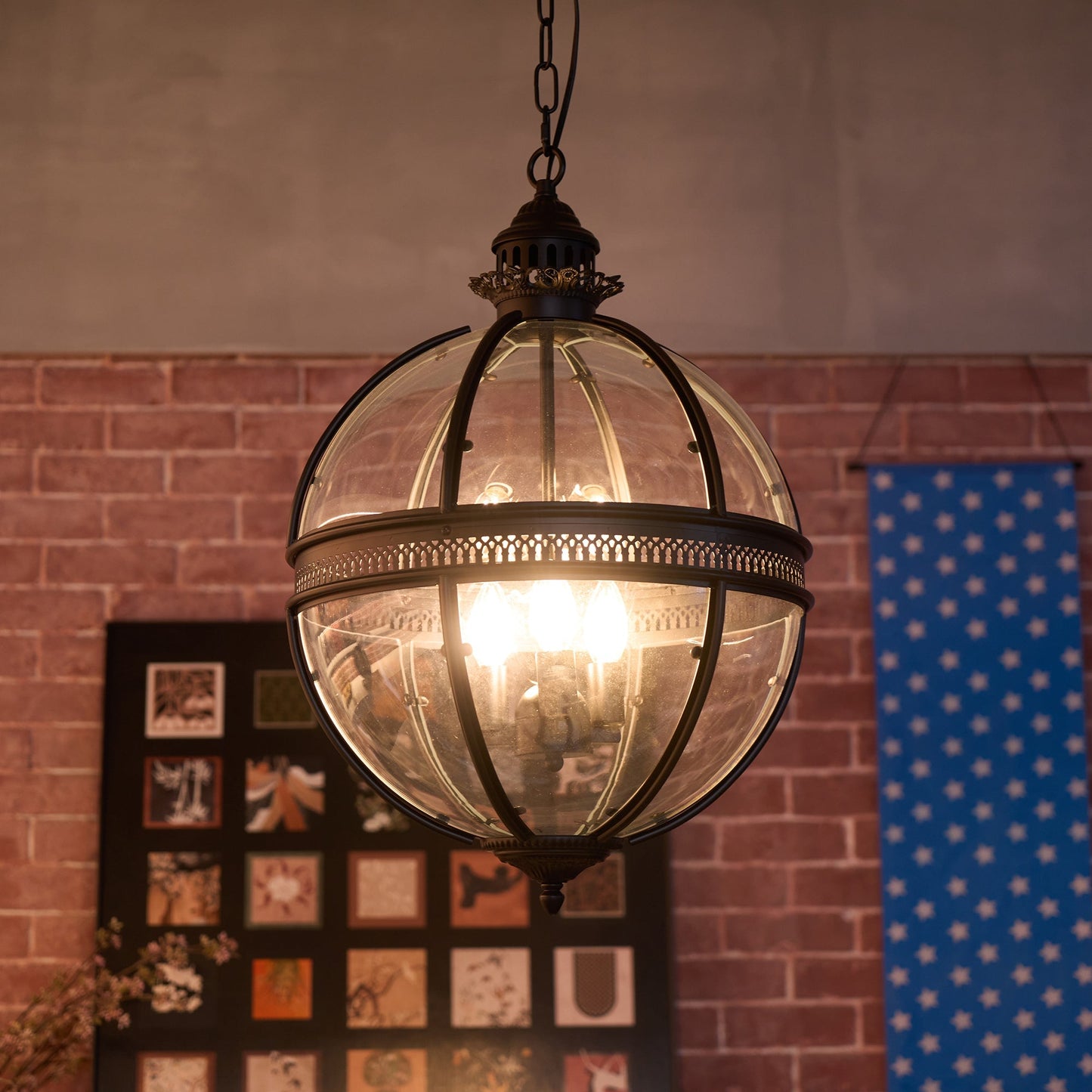 Barok Hanglamp met Glazen Kappen en Gouden Afwerking – Luxe Design Kroonluchter 3-Lichts
