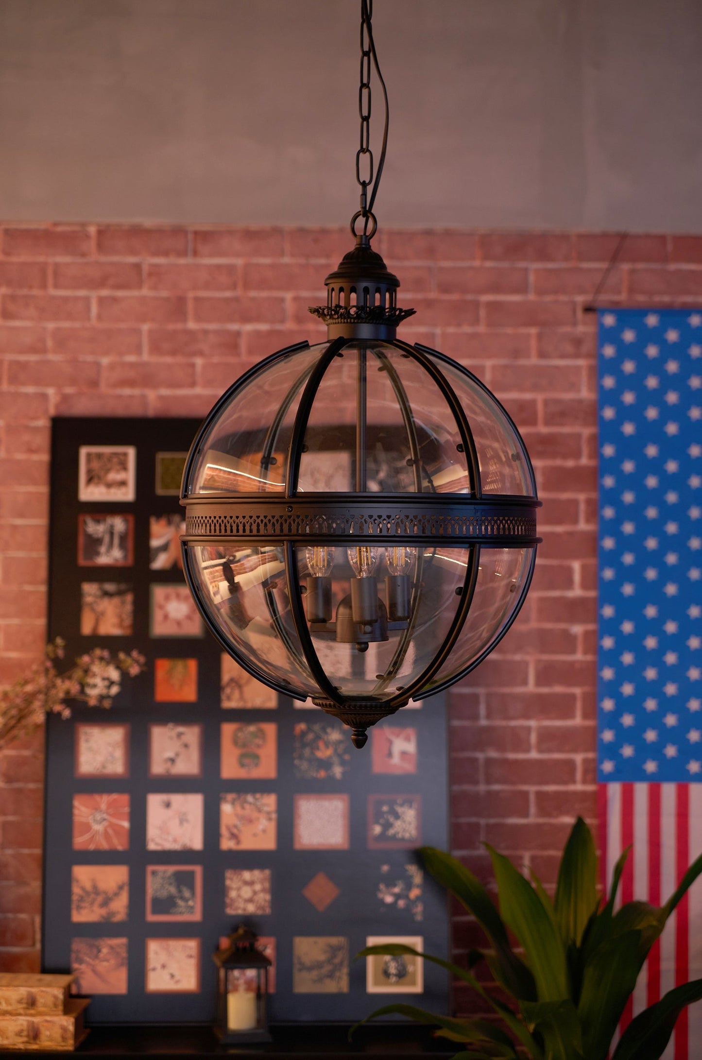 Barok Hanglamp met Glazen Kappen en Gouden Afwerking – Luxe Design Kroonluchter 3-Lichts