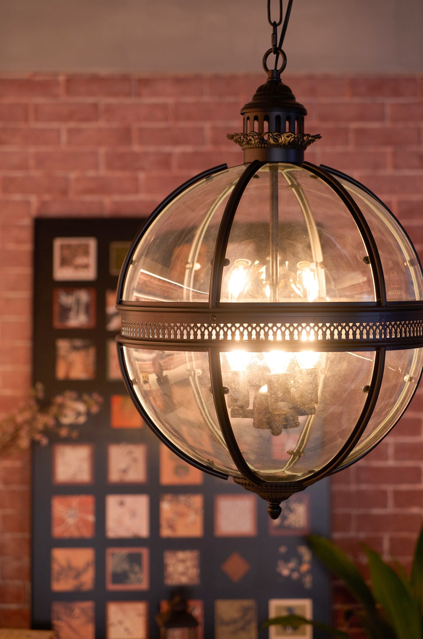 Barok Hanglamp met Glazen Kappen en Gouden Afwerking – Luxe Design Kroonluchter 3-Lichts