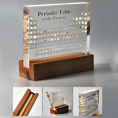 Bramax Periodiek Tabel van de Elementen, verlicht en gestileerd in een houten standaard, perfect voor educatie en decoratie in een moderne omgeving.