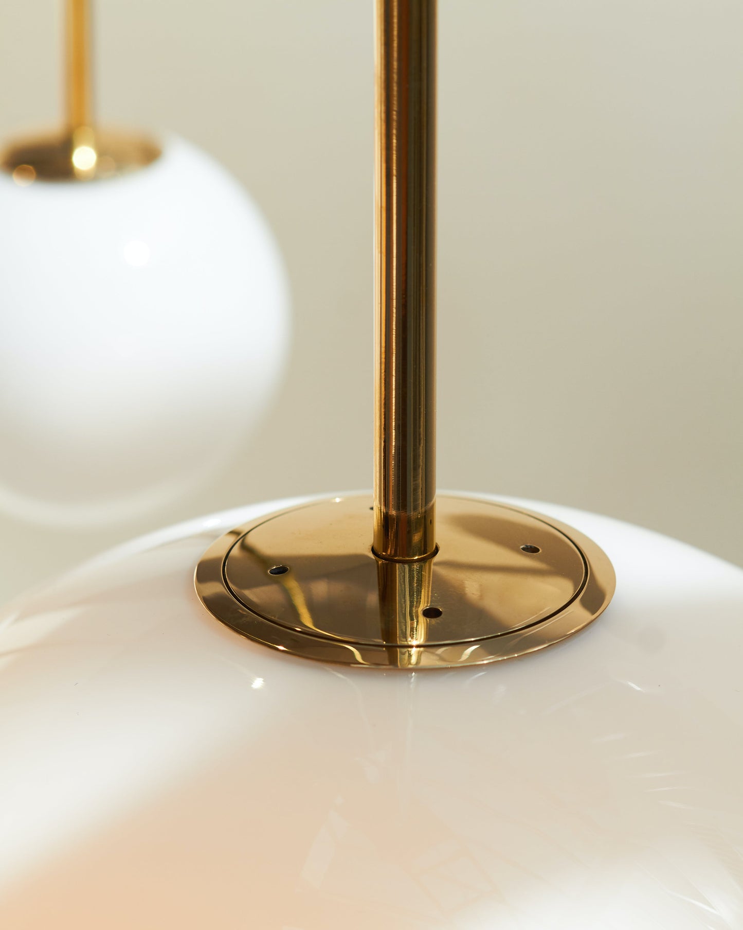 Architecturale Hanglamp met Opaal Glas — Messing of Zwart — Ø9-30cm — 100-200cm Hoogte