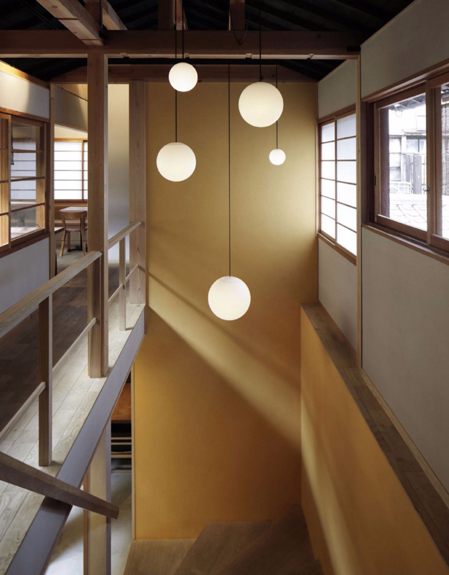 Architecturale Hanglamp met Opaal Glas — Messing of Zwart — Ø9-30cm — 100-200cm Hoogte