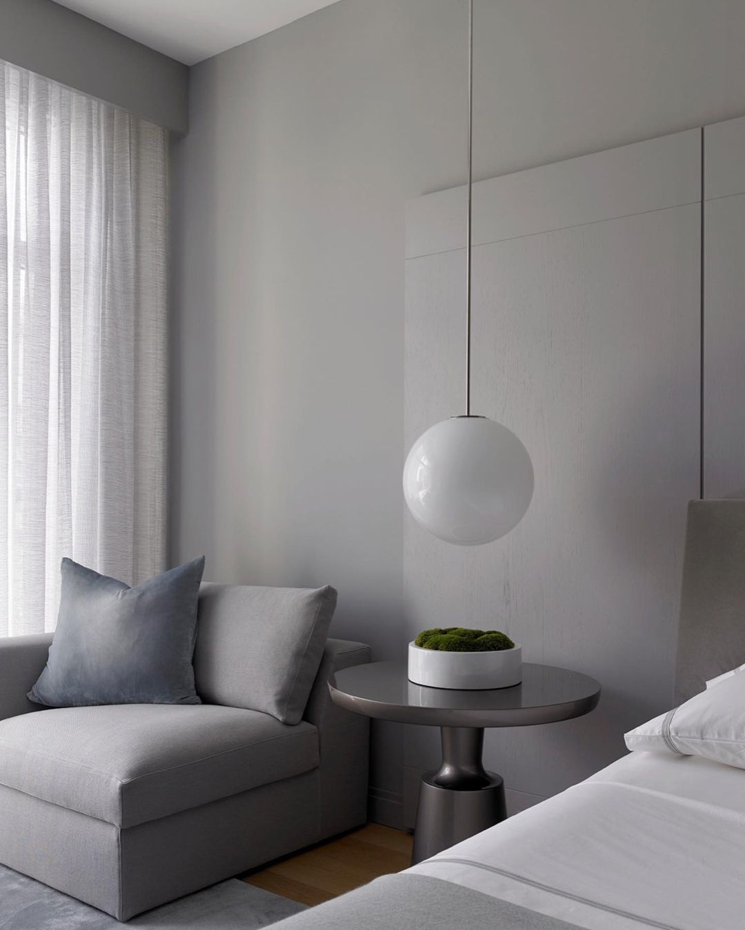 Architecturale Hanglamp met Opaal Glas — Messing of Zwart — Ø9-30cm — 100-200cm Hoogte
