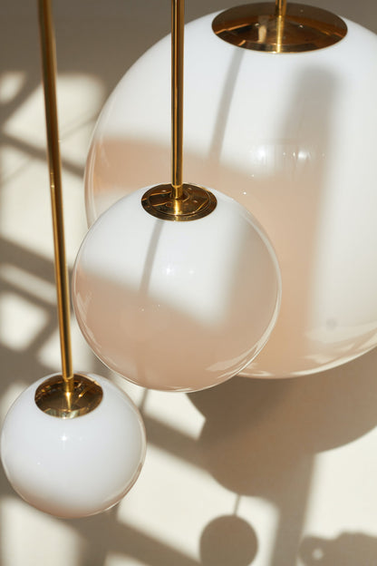 Architecturale Hanglamp met Opaal Glas — Messing of Zwart — Ø9-30cm — 100-200cm Hoogte