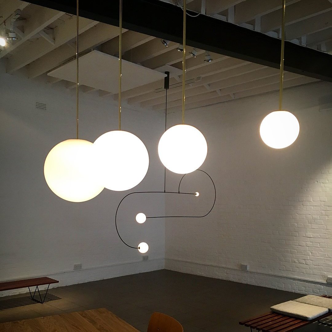 Architecturale Hanglamp met Opaal Glas — Messing of Zwart — Ø9-30cm — 100-200cm Hoogte
