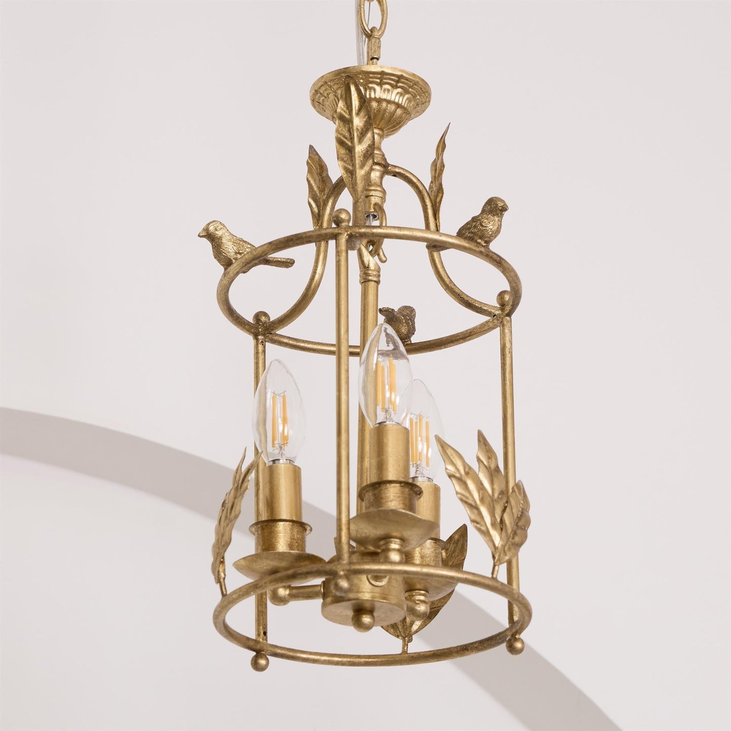Barok Lantaarn Hanglamp met Vogel- en Bladdetails – Klassieke 3-Lichts Plafondlamp in Goud of Brons