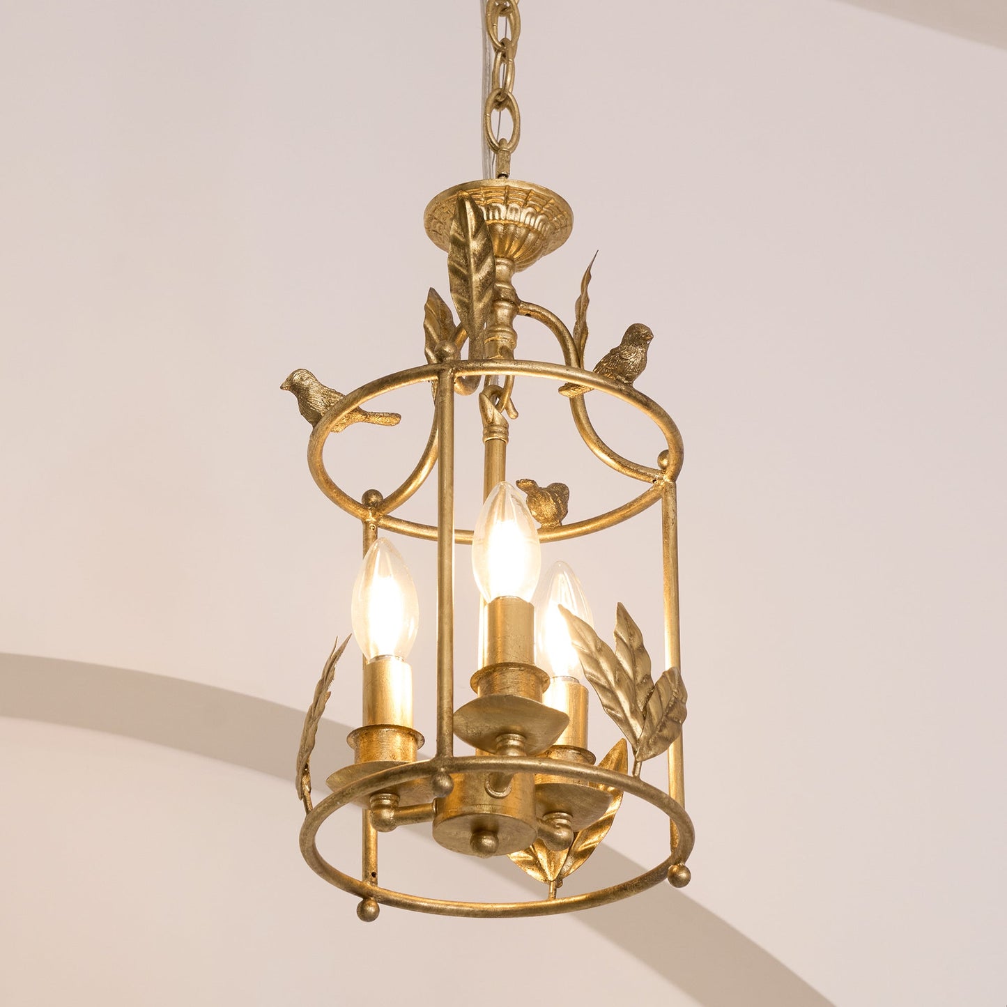 Barok Lantaarn Hanglamp met Vogel- en Bladdetails – Klassieke 3-Lichts Plafondlamp in Goud of Brons