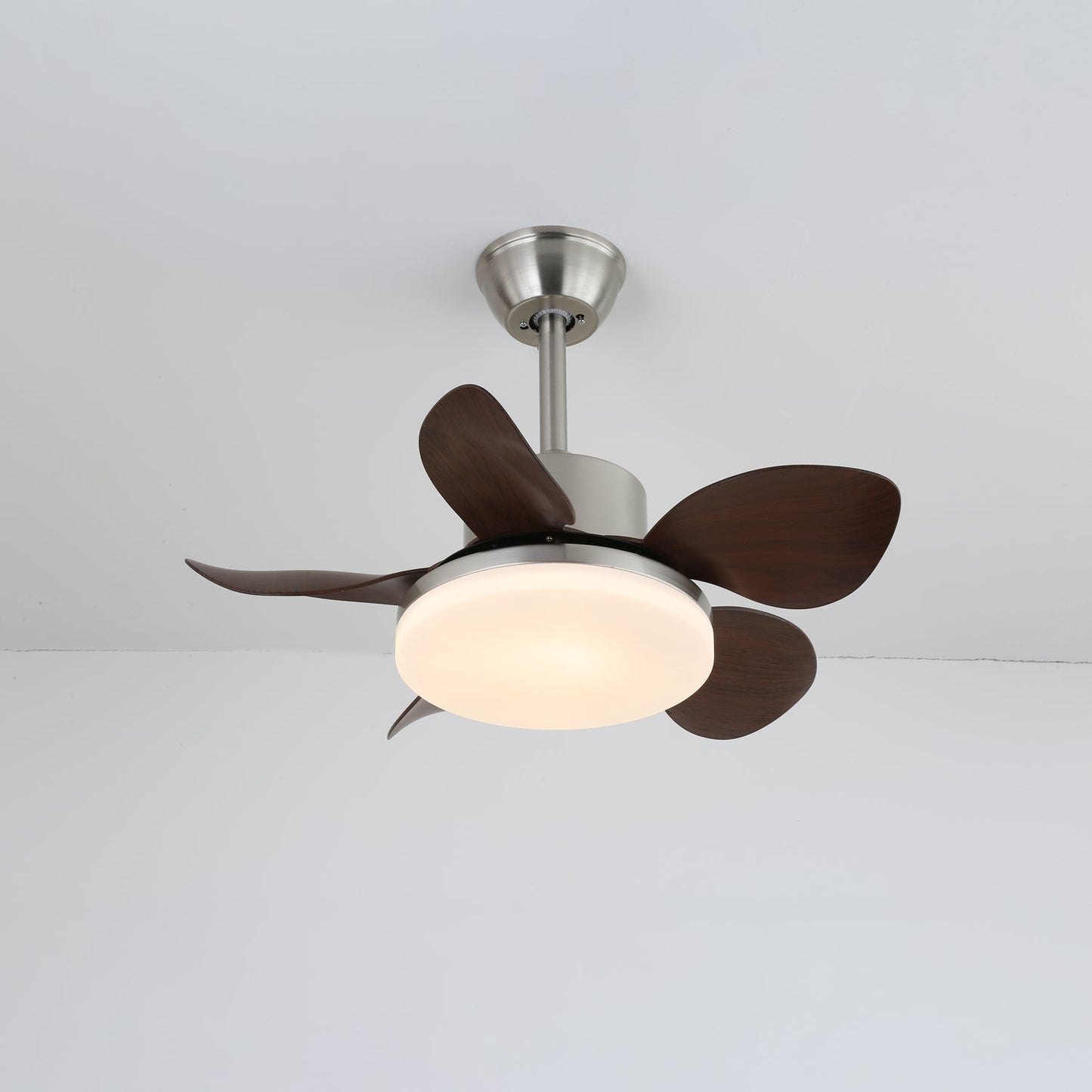 Plafondventilator Alenya met Houtlook en Geïntegreerde Verlichting Ø55cm 48W Grijsbruine Bladeren voor Alle Seizoenen