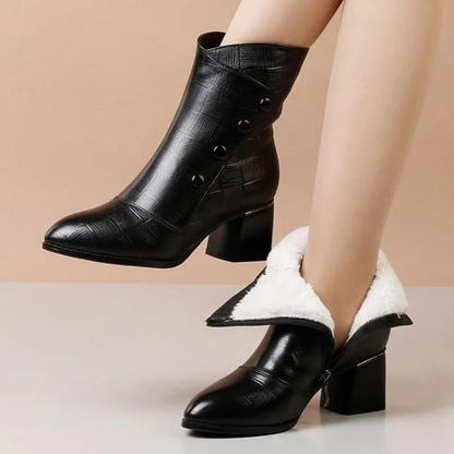 Elegante Enkellaarsjes Zwart met Knoopdetail