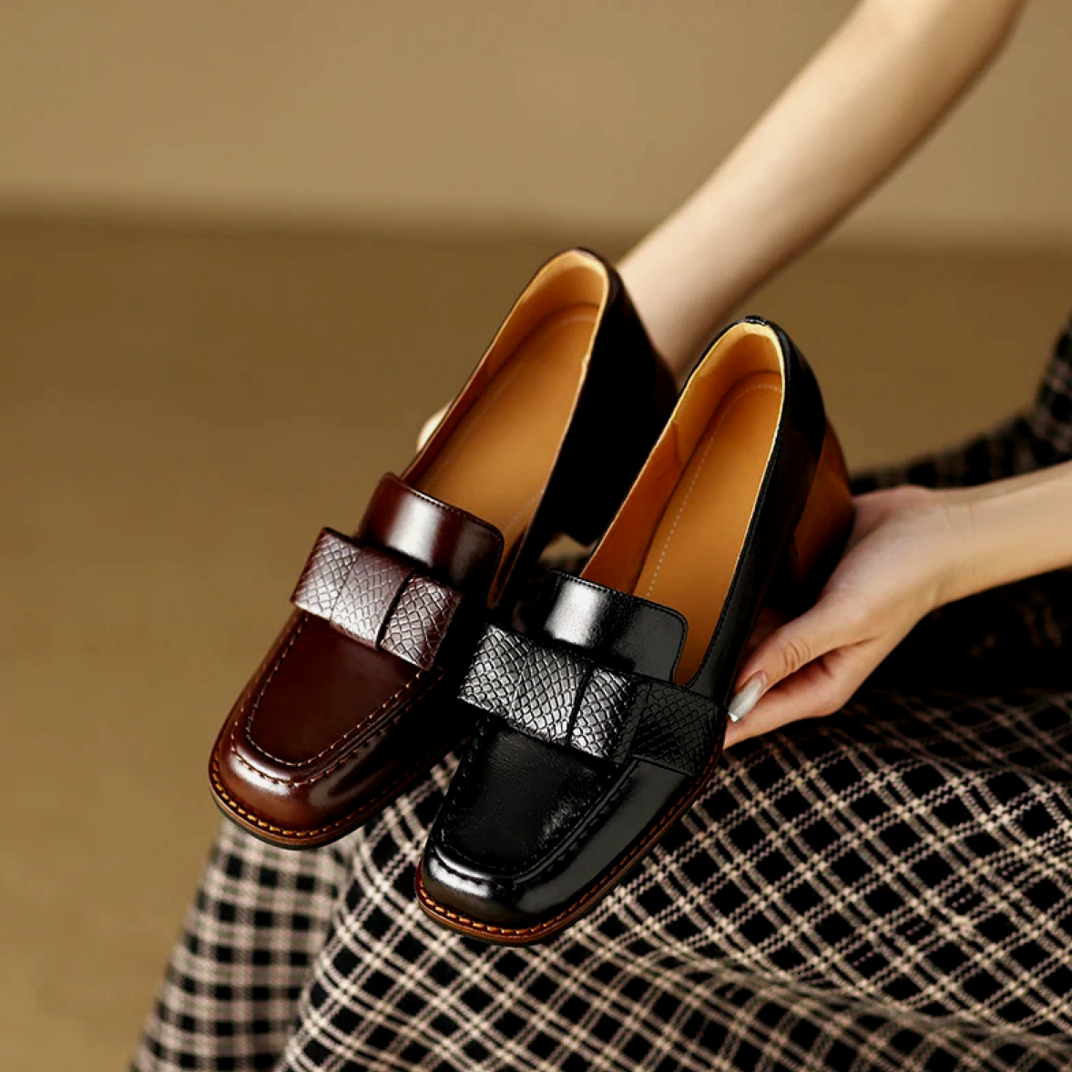 Dames Loafers Met Knoopdetail