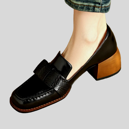 Dames Loafers Met Knoopdetail - StudioMarella