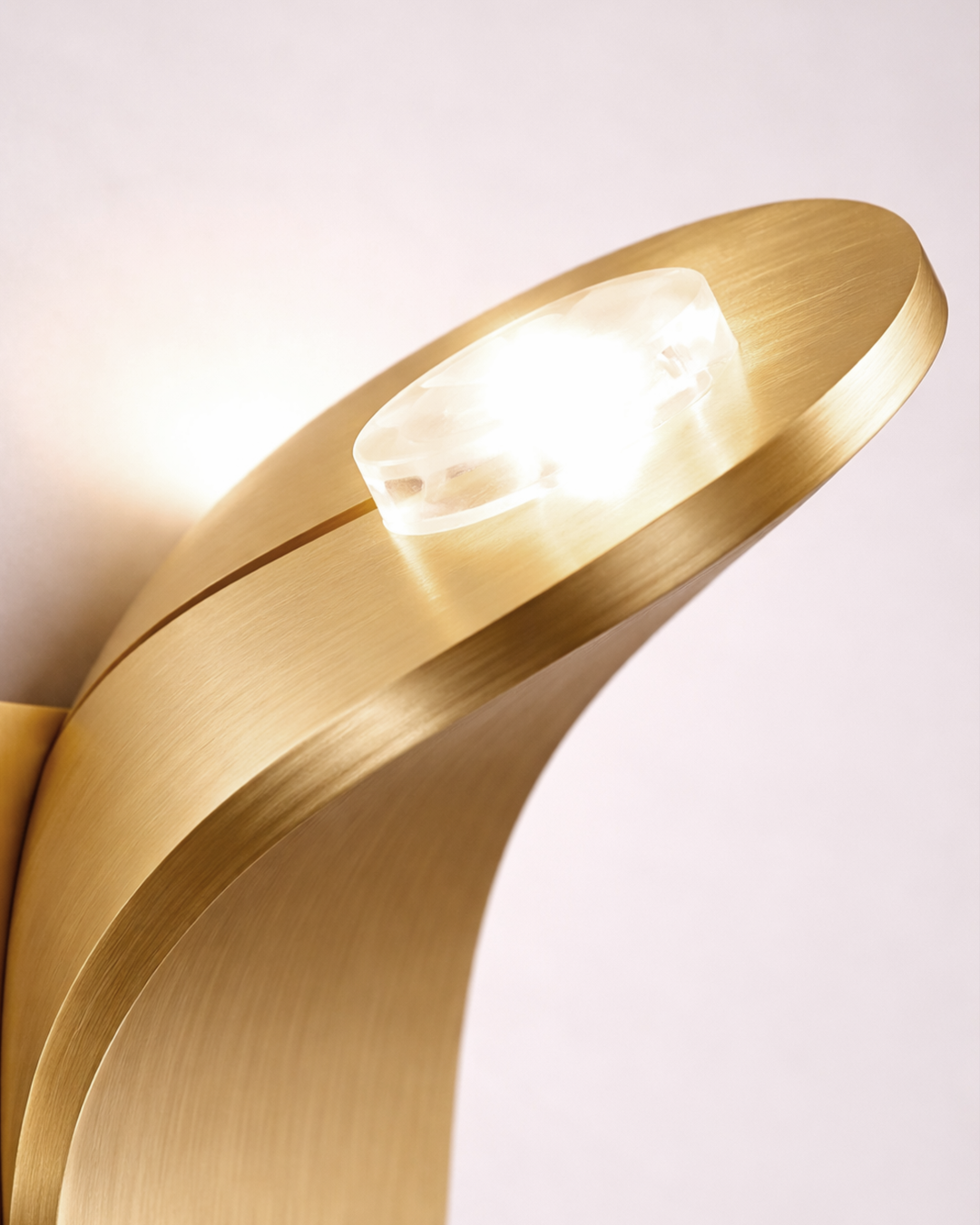 Gebogen Wandlamp Modern Minimalistisch Design Geborstelde Afwerking Diffuus Licht Decoratieve Wandverlichting voor Gang Slaapkamer Woonkamer