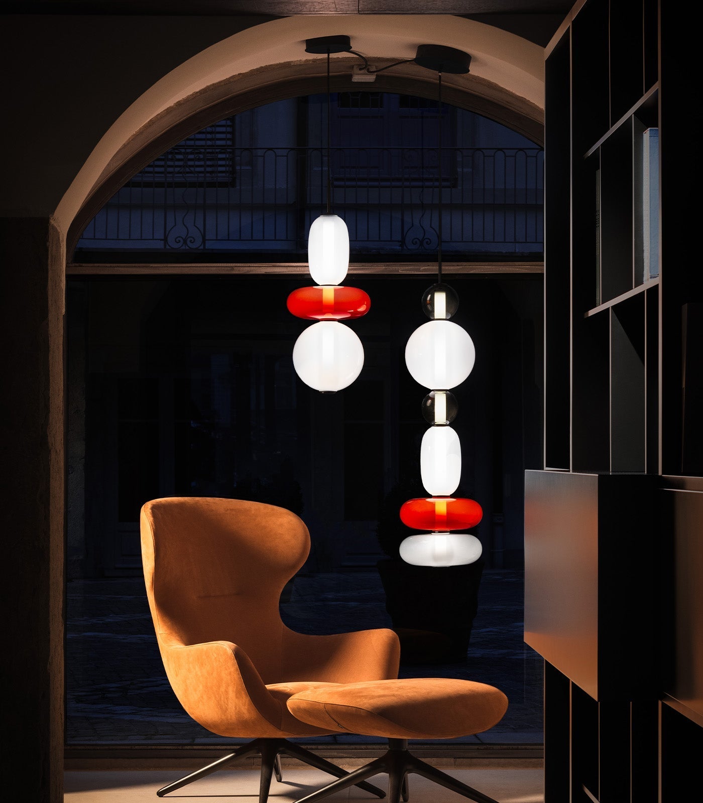 Glazen Hanglamp met Handgeblazen Kappen – Moderne Verlichting met Ambachtelijk Glaswerk
