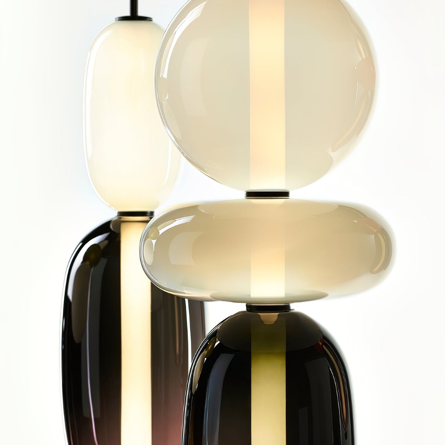Glazen Hanglamp met Handgeblazen Kappen – Moderne Verlichting met Ambachtelijk Glaswerk