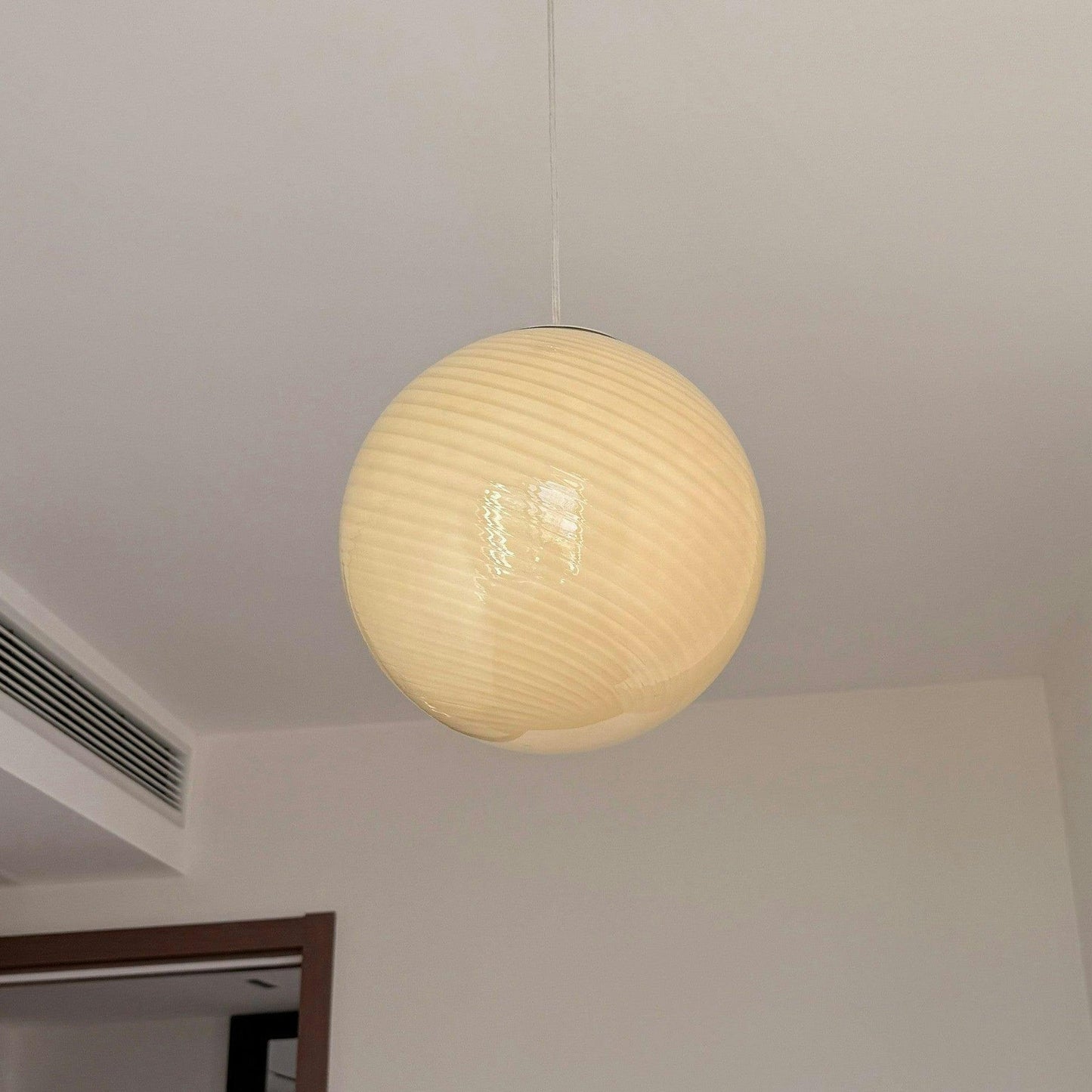 Glazen Hanglamp met Gedraaide Vorm – Handgeblazen Designverlichting voor Keukeneiland en Eetruimte