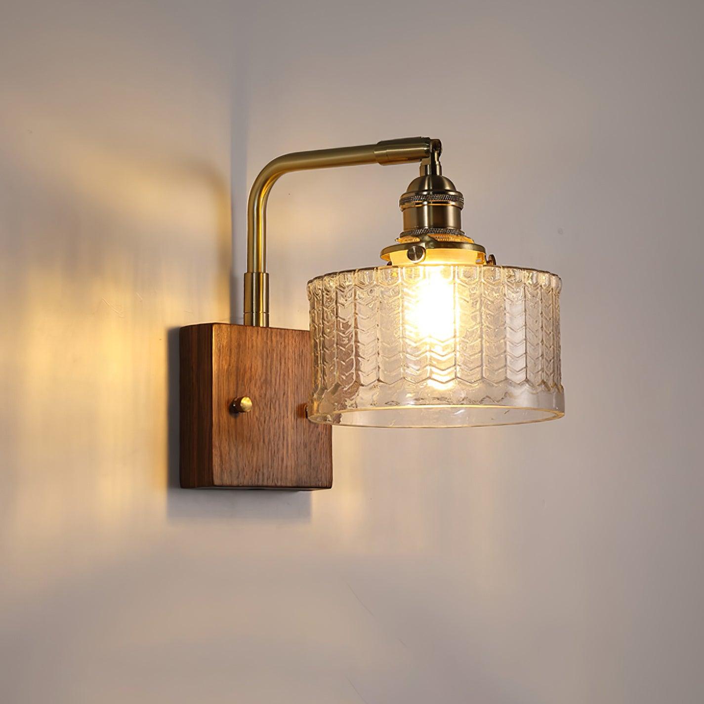Elegante Wandlamp Groen met Houten Basis & Glazen Kap – Uniek Schubbenmotief voor Sfeervolle Verlichting