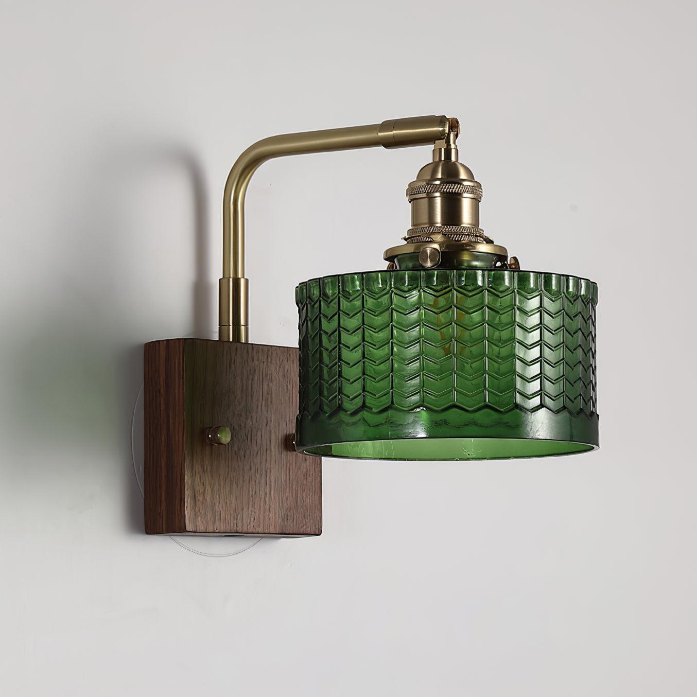 Elegante Wandlamp Groen met Houten Basis & Glazen Kap – Uniek Schubbenmotief voor Sfeervolle Verlichting