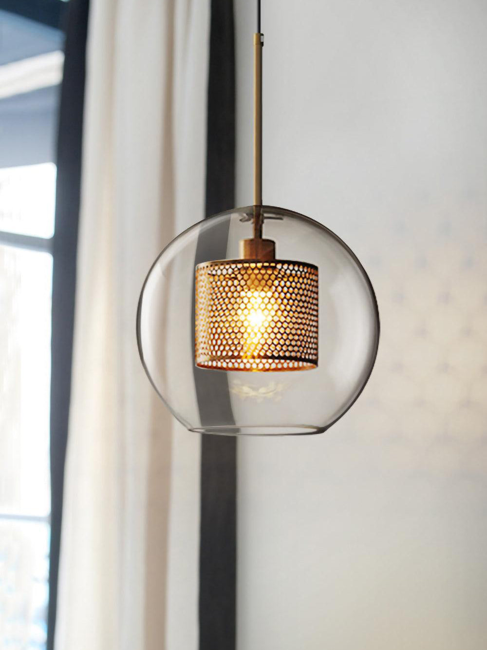Glazen Hanglamp met Metalen Gaaskap Transparant Amber Zwart Goud 20-30cm Scandinavisch Design Eetkamer Keuken