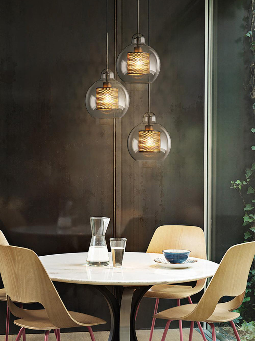 Glazen Hanglamp met Metalen Gaaskap Transparant Amber Zwart Goud 20-30cm Scandinavisch Design Eetkamer Keuken