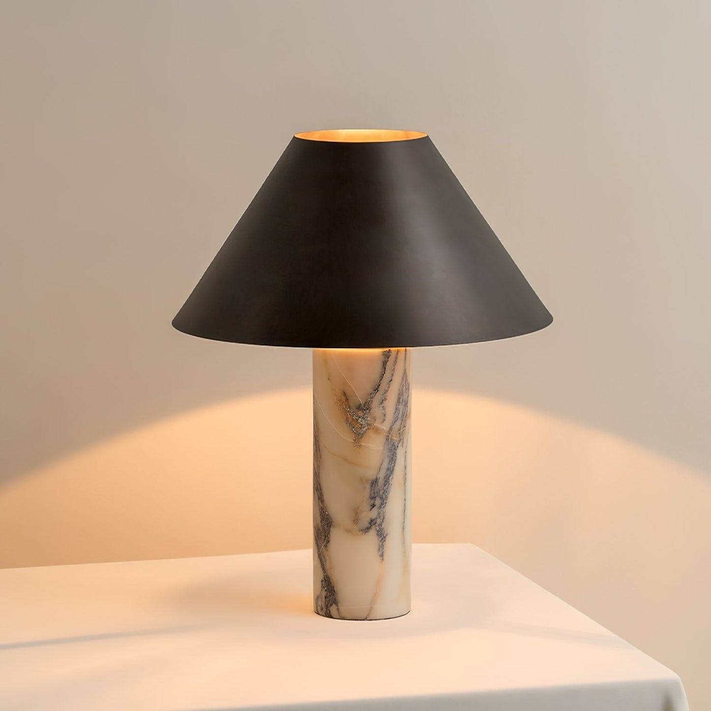 Marmeren Tafellamp met Zwarte Stoffen Kap — Natuursteen Voet Wit Marmer Textielkap — Decoratieve Verlichting voor Slaapkamer Woonkamer Bureau Nachtkastje