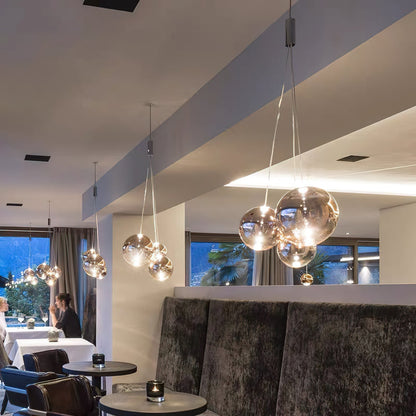 Glazen Hanglamp met Metalen Cluster Bellenbollen Moderne Verlichting