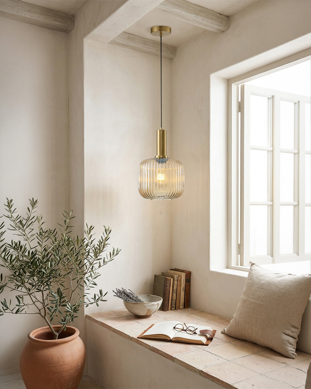CLYDE Moderne Hanglamp met Gekleurde Glazen Kap – Scandinavisch Design voor Woonkamer & Eetkamer – E27 Fitting