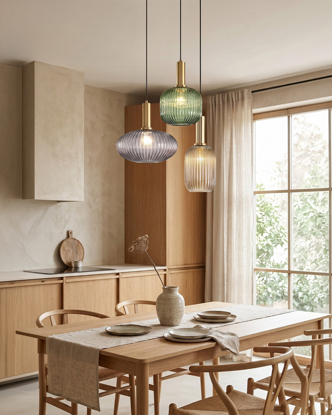 CLYDE Moderne Hanglamp met Gekleurde Glazen Kap – Scandinavisch Design voor Woonkamer & Eetkamer – E27 Fitting