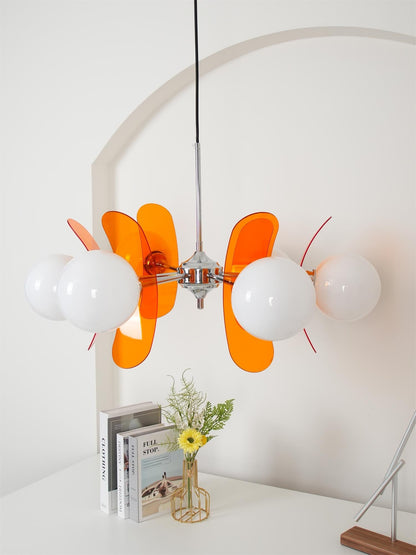 Moderne Sputnik Kroonluchter met Gekleurde Acryl Elementen en Witte Glazen Bollen – Design Hanglamp Meerdere Lichtpunten