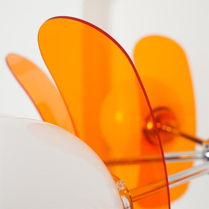 Moderne Sputnik Kroonluchter met Gekleurde Acryl Elementen en Witte Glazen Bollen – Design Hanglamp Meerdere Lichtpunten