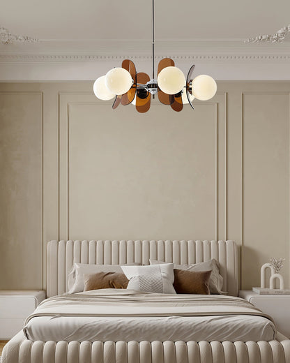 Moderne Sputnik Kroonluchter met Gekleurde Acryl Elementen en Witte Glazen Bollen – Design Hanglamp Meerdere Lichtpunten
