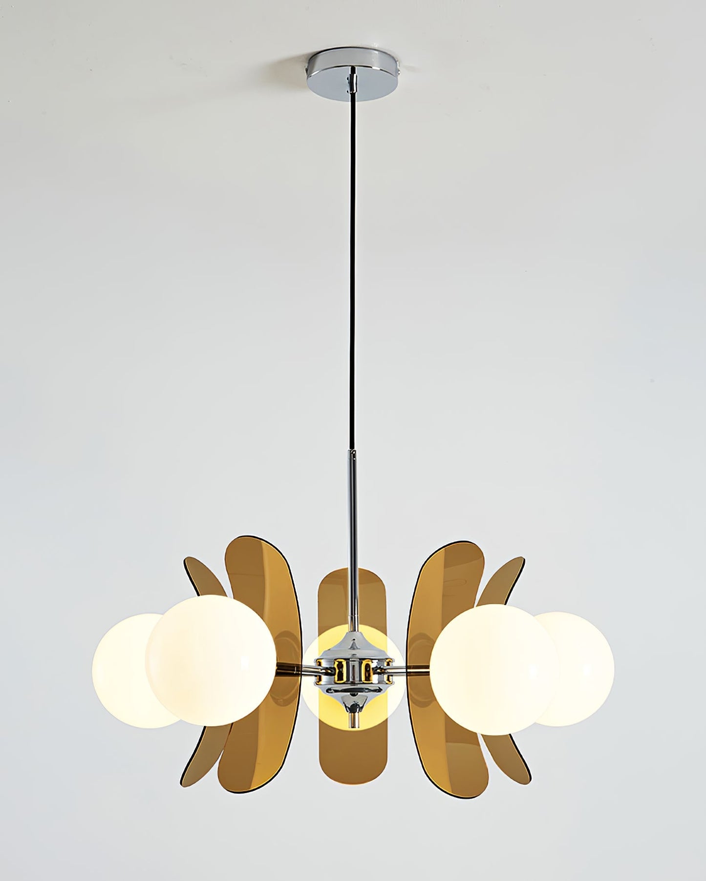 Moderne Sputnik Kroonluchter met Gekleurde Acryl Elementen en Witte Glazen Bollen – Design Hanglamp Meerdere Lichtpunten