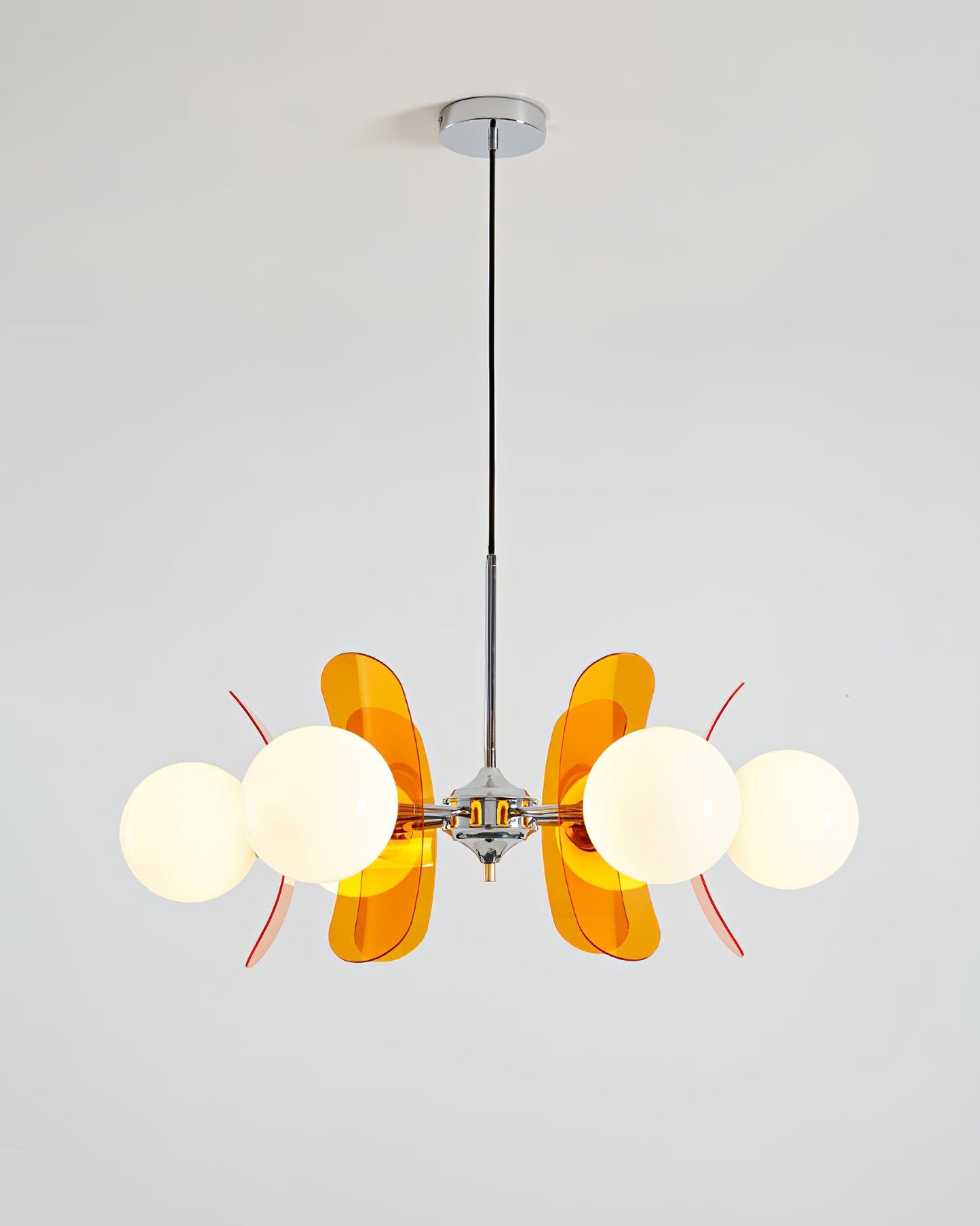 Moderne Sputnik Kroonluchter met Gekleurde Acryl Elementen en Witte Glazen Bollen – Design Hanglamp Meerdere Lichtpunten
