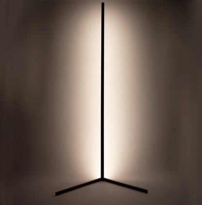 Moderne Hoek Vloerlamp Met Geïntegreerde LED Verlichting En Slim Ruimtebesparend Design