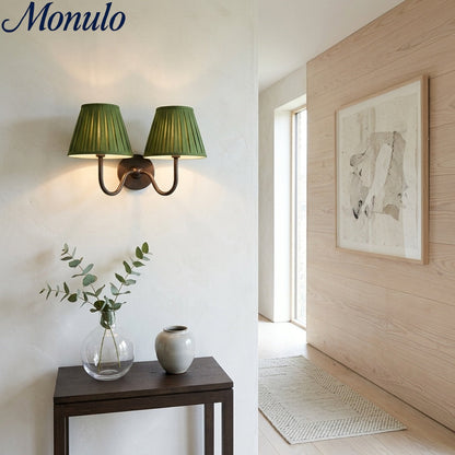 Wandlamp met Geplisseerde Stoffen Kap – Klassieke Verlichting voor Slaapkamer en Woonkamer
