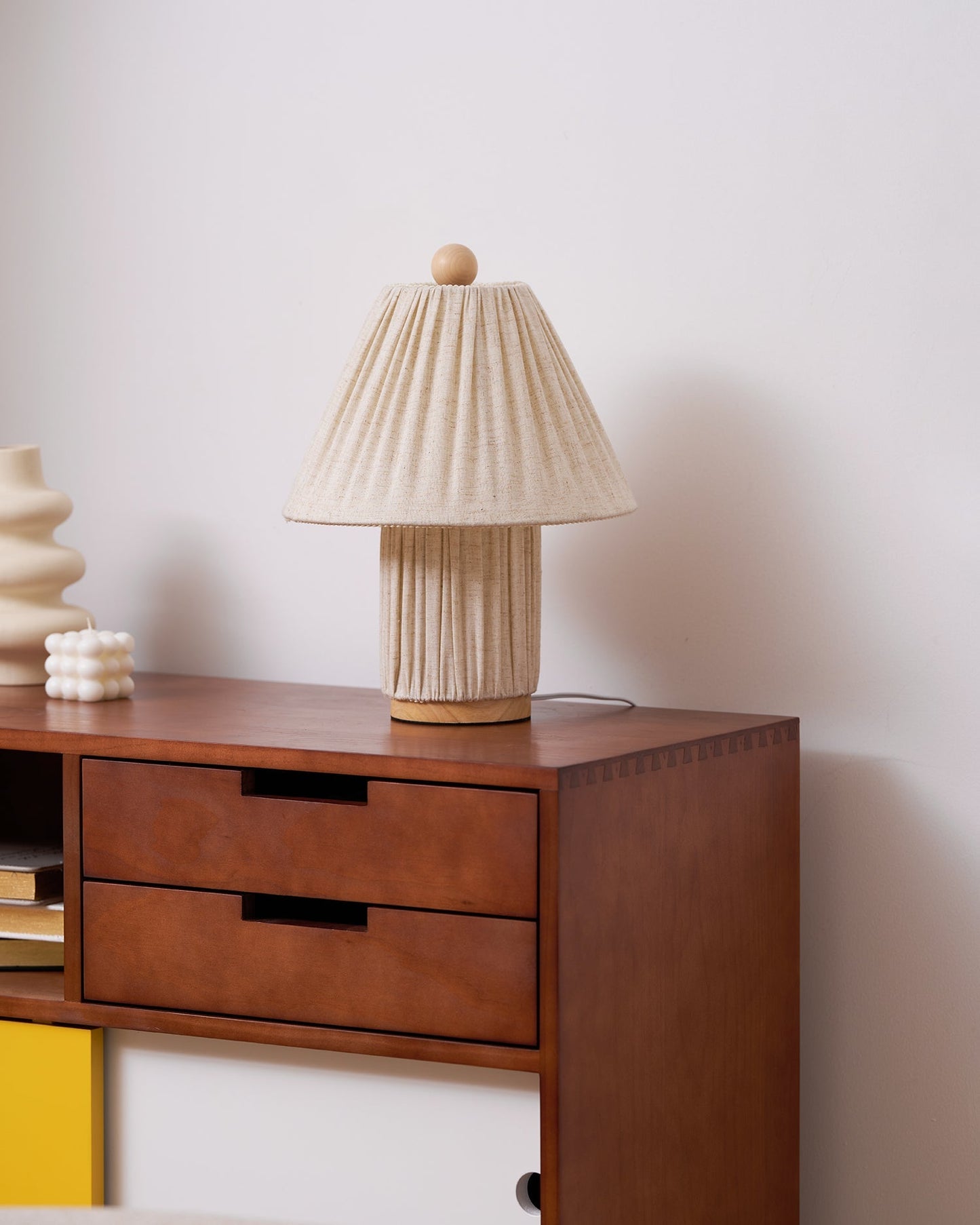 Retro Tafellamp met Geplooide Stoffen Kap – Warm Zacht Licht – Scandinavisch Minimalistisch Design voor Slaapkamer Woonkamer