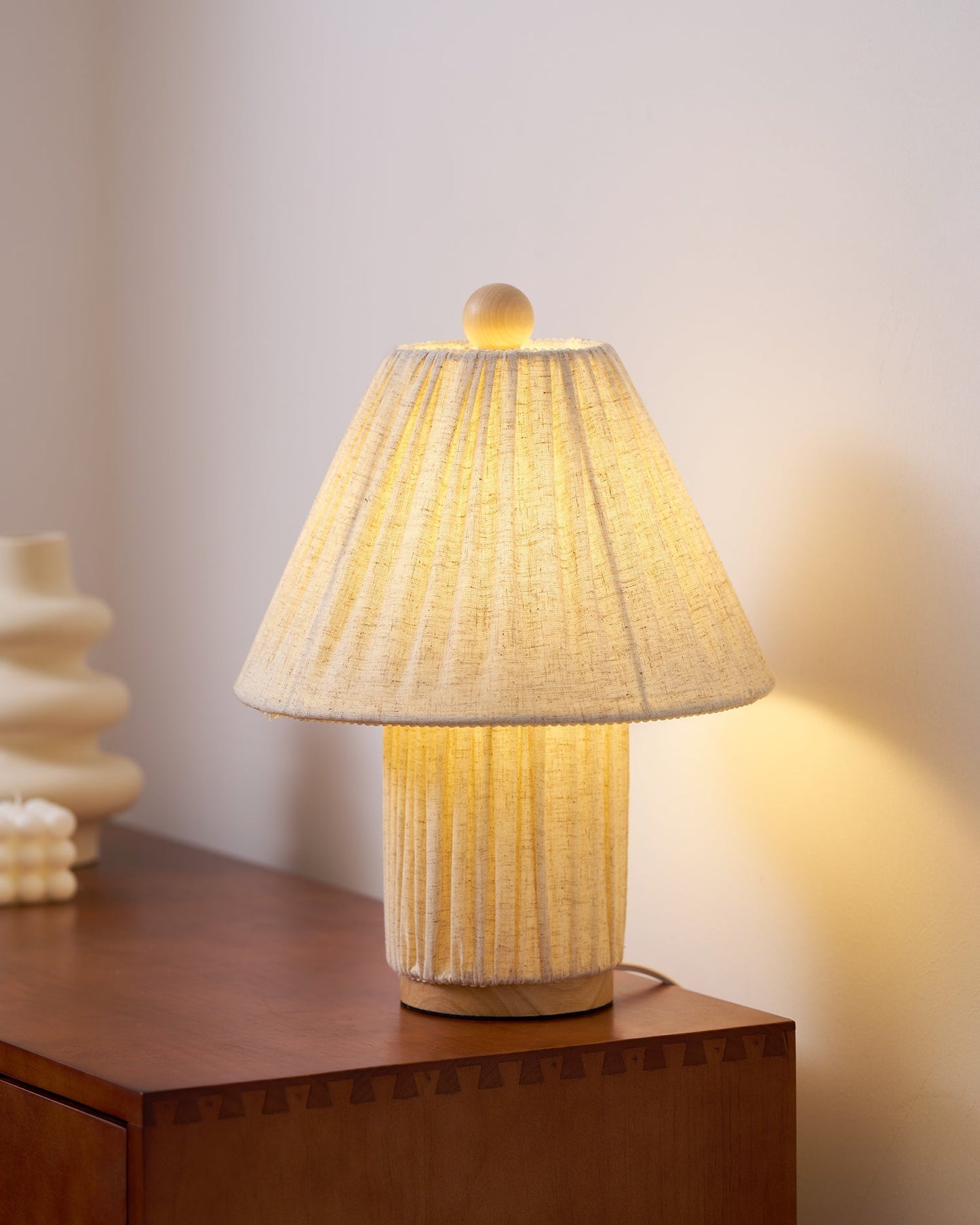Retro Tafellamp met Geplooide Stoffen Kap – Warm Zacht Licht – Scandinavisch Minimalistisch Design voor Slaapkamer Woonkamer
