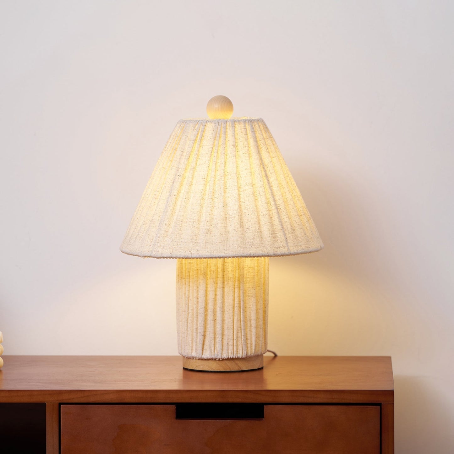 Retro Tafellamp met Geplooide Stoffen Kap – Warm Zacht Licht – Scandinavisch Minimalistisch Design voor Slaapkamer Woonkamer