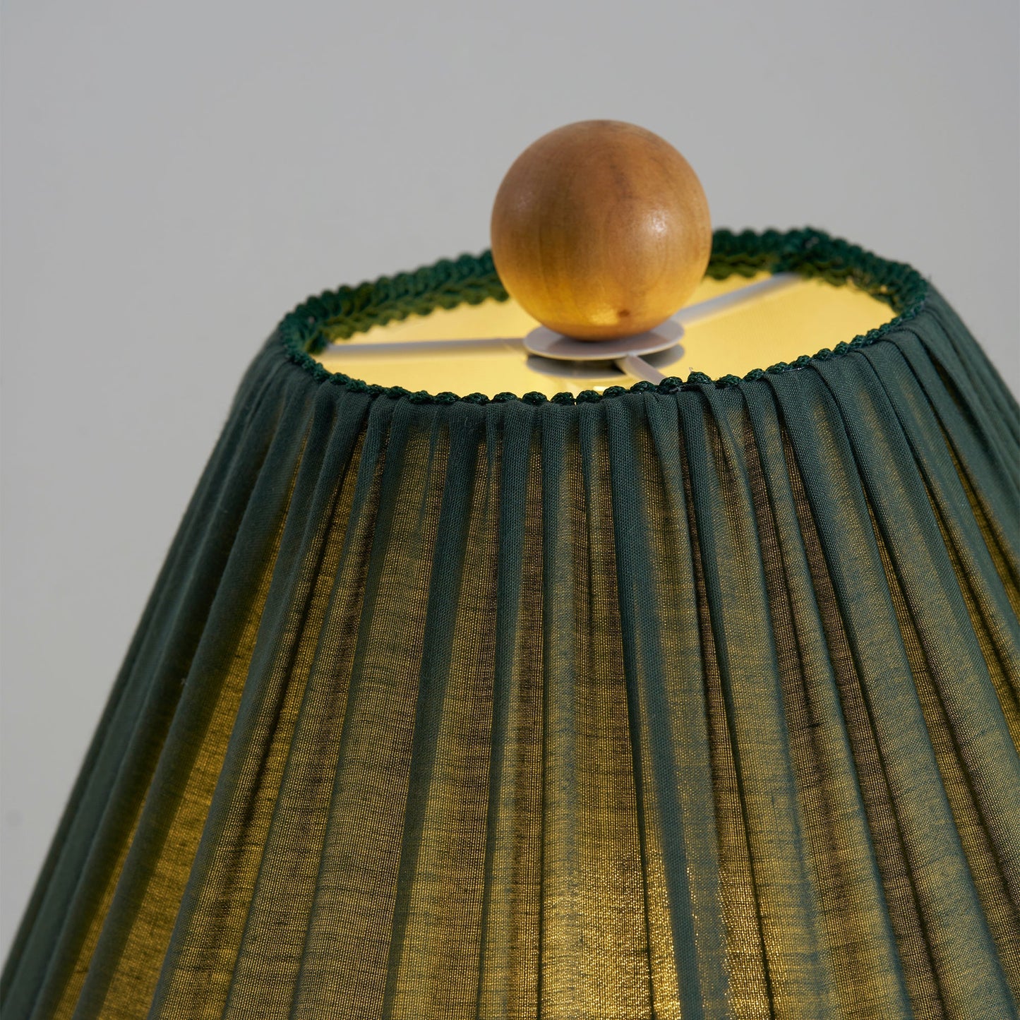 Retro Tafellamp met Geplooide Stoffen Kap – Warm Zacht Licht – Scandinavisch Minimalistisch Design voor Slaapkamer Woonkamer