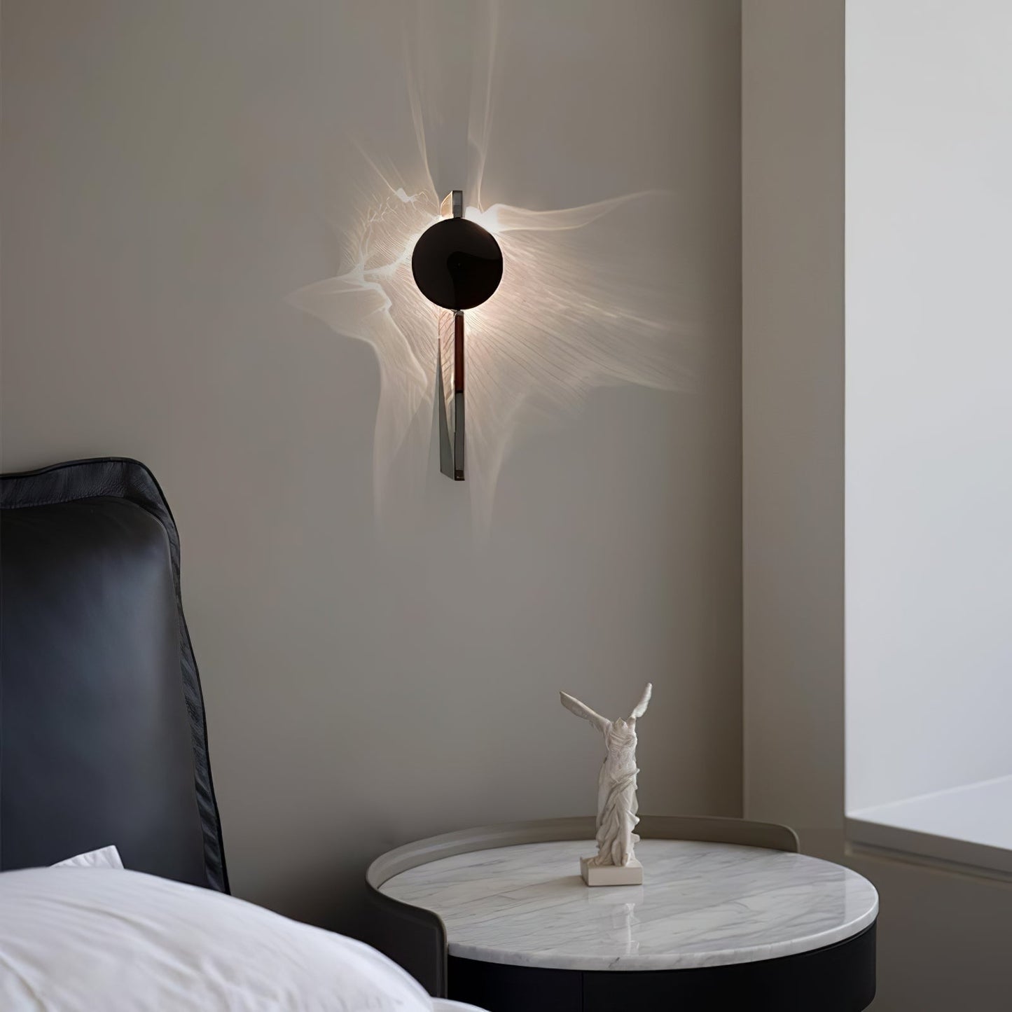 Kinetic Shadow Wandlamp Sculptuur met Verchroomde Schaduwprojectie