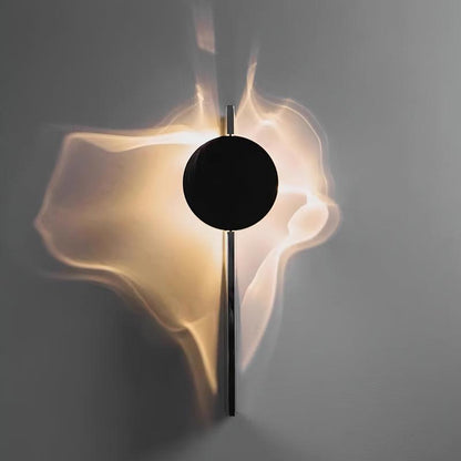 Kinetic Shadow Wandlamp Sculptuur met Verchroomde Schaduwprojectie