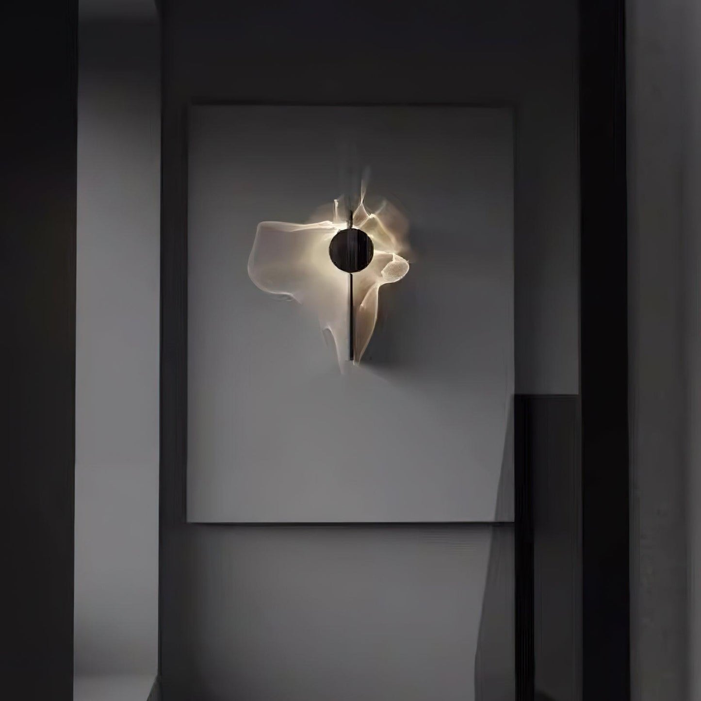 Kinetic Shadow Wandlamp Sculptuur met Verchroomde Schaduwprojectie