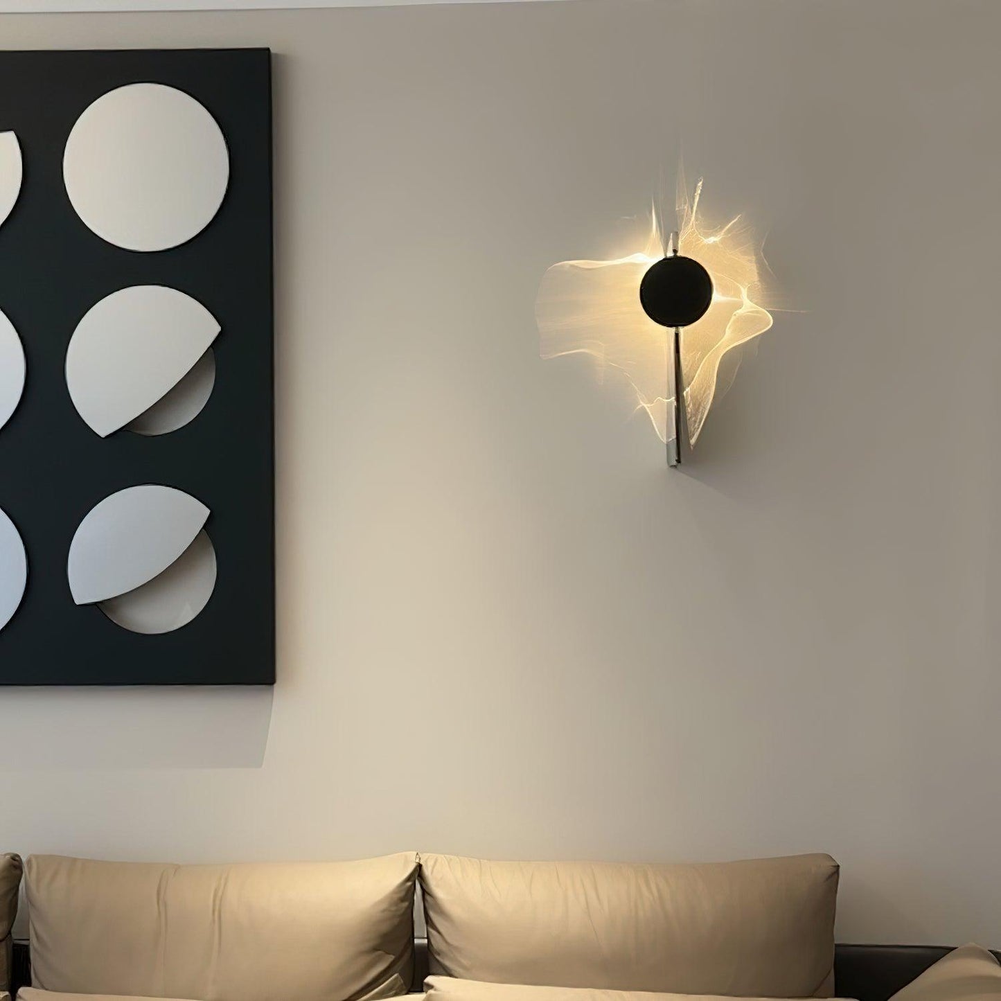 Kinetic Shadow Wandlamp Sculptuur met Verchroomde Schaduwprojectie