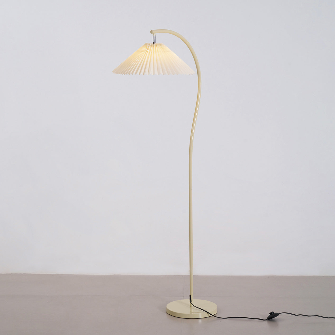 Geplooide Vloerlamp met Stoffen Kap – Modern Design Zwart Beige Groen Goud – 155cm Hoog E26/E27 – Dimbaar