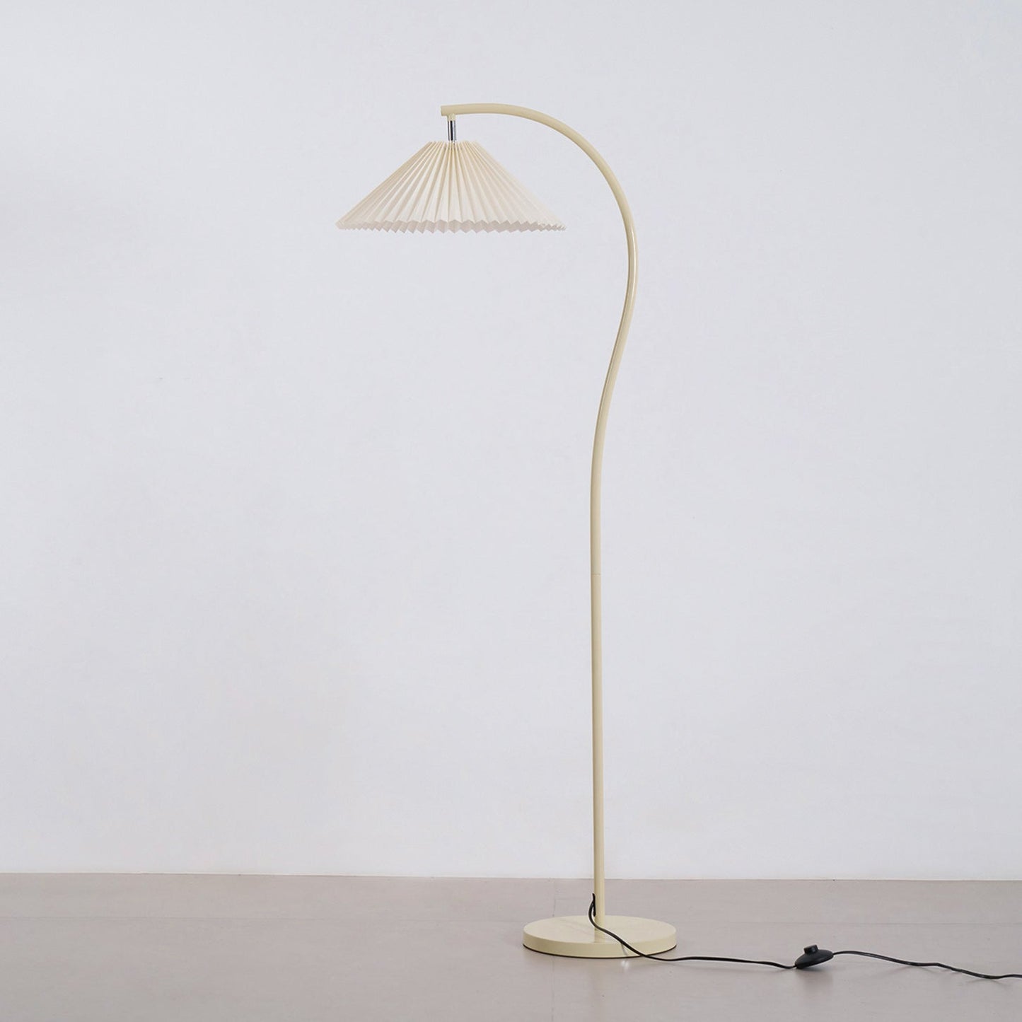 Geplooide Vloerlamp met Stoffen Kap – Modern Design Zwart Beige Groen Goud – 155cm Hoog E26/E27 – Dimbaar