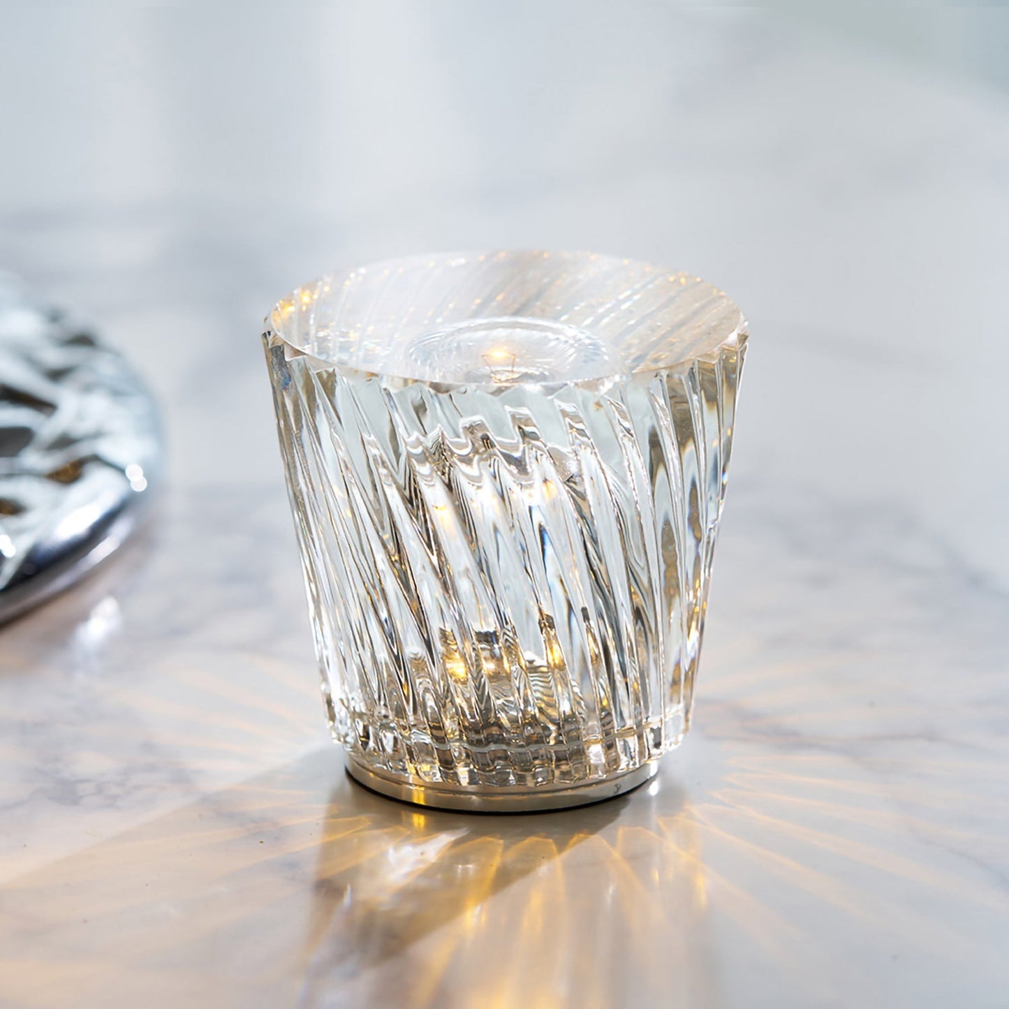 Diamant Kristal Tafellamp met Ingebouwde Accu – Draadloos & Dimbaar – Ø 8,2 cm × H 9 cm