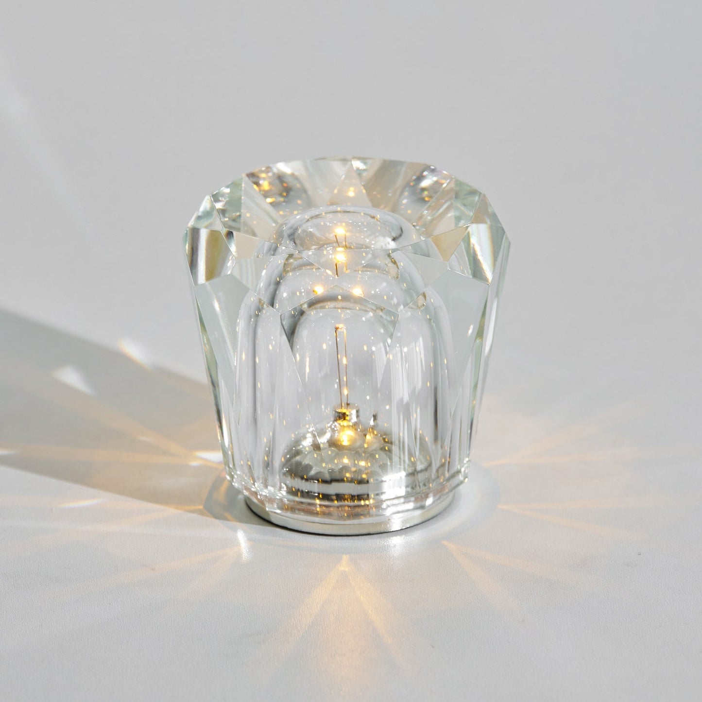 Diamant Kristal Tafellamp met Ingebouwde Accu – Draadloos & Dimbaar – Ø 8,2 cm × H 9 cm