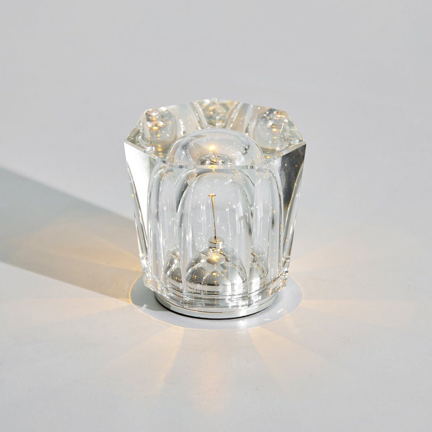 Diamant Kristal Tafellamp met Ingebouwde Accu – Draadloos & Dimbaar – Ø 8,2 cm × H 9 cm
