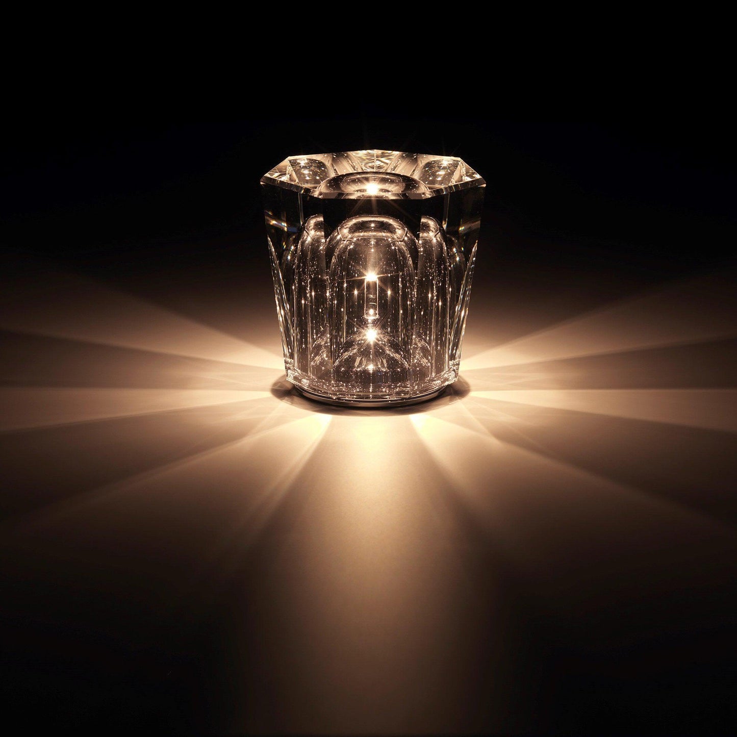 Diamant Kristal Tafellamp met Ingebouwde Accu – Draadloos & Dimbaar – Ø 8,2 cm × H 9 cm