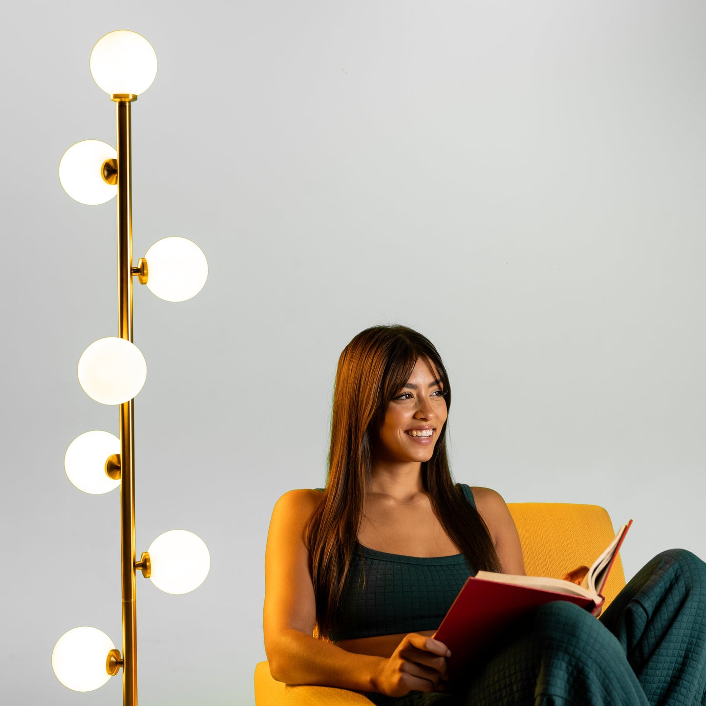 Scandinavische Minimalistische Staande Lamp Met Glazen Bollen En Warm Licht